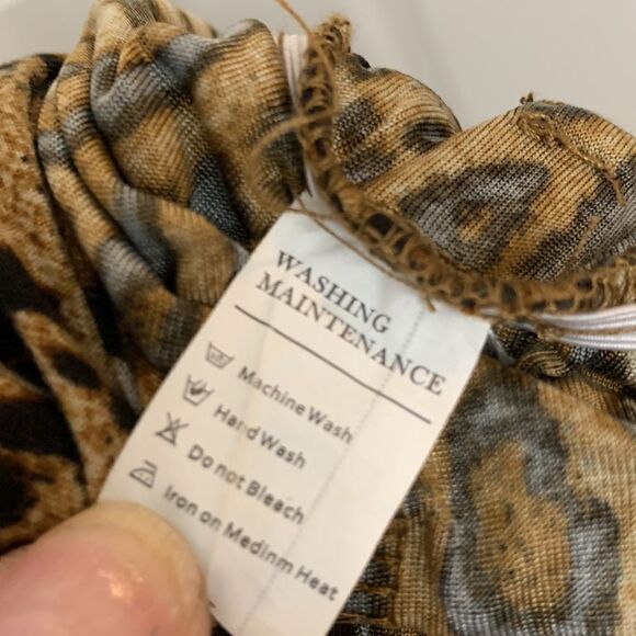 Yidarton Size Medium Animal print belted maxi dress wrap design from waist down - Picture 8 of 11
